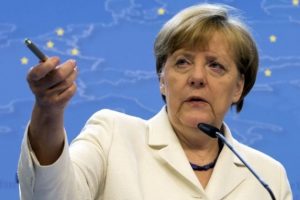 Merkel m&uuml;lteciler konusunda yalnız bırakıldı