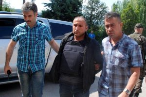 Sattığı tabanca ile &ouml;ld&uuml;r&uuml;ld&uuml;