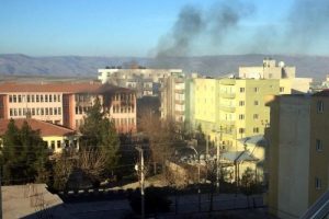 PKK'lılar, İdil'de okulu ateşe verdi