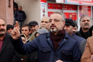 Sırrı Sakık: Bu topraklarda &ouml;l&uuml;m&uuml; değil, yaşamı tanrılaştırın