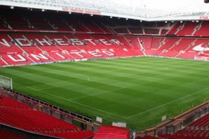 Manchester United efsane futbolcusu Boby Charlton'ın adını trib&uuml;ne verdi