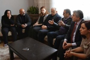 CHP İstanbul İl &Ouml;rg&uuml;t&uuml;'nden Dilek Doğan'ın ailesine ziyaret