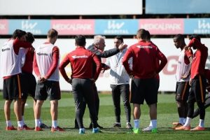Galatasaray'da tek &ccedil;ıkış yolu Avrupa