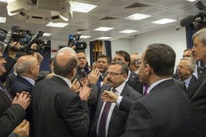 CHP'li Mehmet Bekaroğlu ile AK Partili Hamza Dağ arasında tartışma