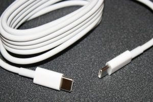 Apple o kablolarını geri topluyor