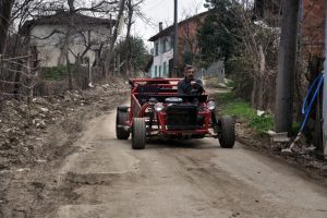 Bursa'da İneg&ouml;ll&uuml; mucitten yerli otomobil