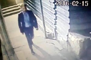 50 lira bor&ccedil; aldığı arkadaşı hakaret edince işyerini kurşunladı