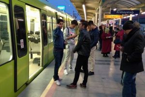 Bir Bursa klasiği: Eski vagonlar, arıza ve balık istifi yolculuk...
