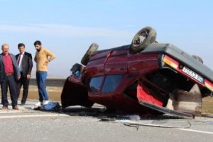 Takla atan otomobilden burnu bile kanamadan &ccedil;ıktı