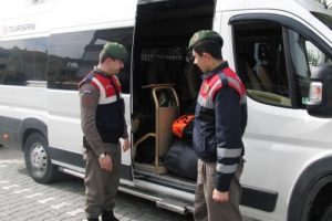 Jandarmanın durdurduğu 5 minib&uuml;ste 158 m&uuml;lteci yakalandı