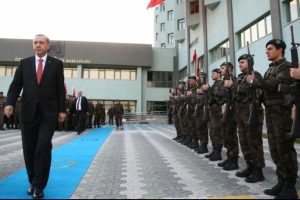 Erdoğan stratejik bir komutanlığı daha ziyaret etti