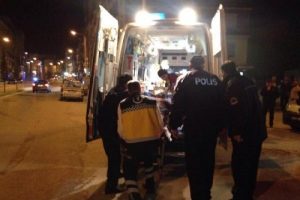 Caddede y&uuml;r&uuml;rken 4 kişi tarafından bı&ccedil;aklandı