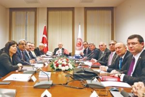 Başkanlık krizi &ccedil;ıktı masa dağıldı