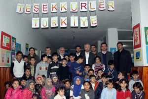 M&uuml;ft&uuml; G&uuml;ven, Suriyeli &ouml;ğrencileri ziyaret etti