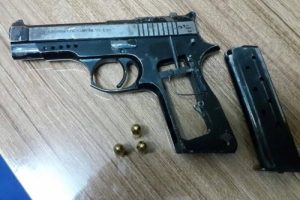 Şehir magandasının kurşunu oturma odasına isabet etti