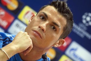 Ronaldo gazetecilere sinirlenip basın toplantısını terketti