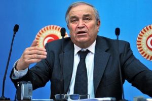 Eski CHP'li vekil Meng&uuml;'den Baykal'a destek