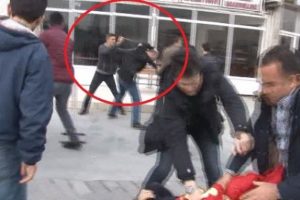 G&ouml;stericilerden polise biber gazı: 27 g&ouml;zaltı