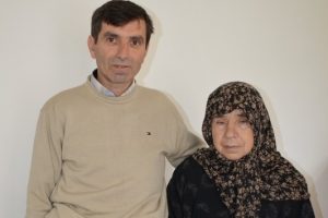 Bursa'da d&uuml;r&uuml;st esnaf bulduğu parayı sahibine teslim etti