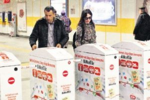 Hande Ataizi'nin tercihi metro...