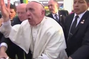 Papa &ccedil;ok sinirlendi