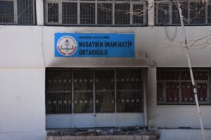 Ter&ouml;ristler iki okulu daha yaktı