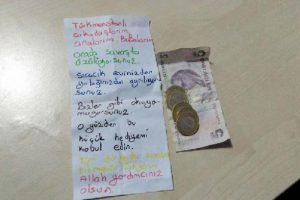 Bayırbucak T&uuml;rkmenlerine mektup yazıp, har&ccedil;lığını g&ouml;nderdi