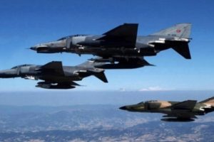 Sınırda 12 F-16'yla devriye u&ccedil;uşu