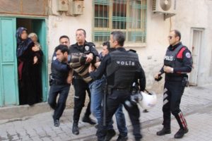 Akrabalar arasında alacak verecek kavgası: 13 yaralı