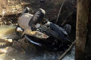 Bolu'da otomobil dereye u&ccedil;tu: 1 &ouml;l&uuml;, 3 yaralı