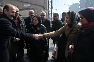HDP'li Akdoğan Y&uuml;ksekova esnafını ziyaret etti
