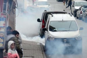 İstanbul Gazi Mahallesi'nde polis müdahalesi