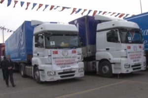 Bayırbucak T&uuml;rkmenlerine 100 TIR'lık yardım