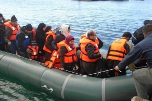 Ege'de g&uuml;zel havayla birlikte umut yolculuğu arttı