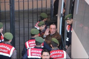Alaattin &Ccedil;akıcı annesinin cenazesi i&ccedil;in izin istedi
