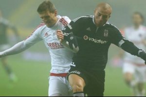 Kartal'dan r&ouml;tarlı u&ccedil;uş!