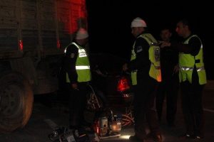 Trafik kazası: 1 &ouml;l&uuml;, 2 yaralı