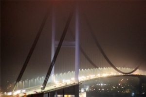 İstanbul'da yoğun sis etkisini g&ouml;sterdi