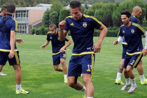 Van Persie tepki g&ouml;stermeye devam ediyor
