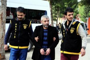 Cinayet ş&uuml;phelisi, gizlendiği evde şafak operasyonuyla yakalandı