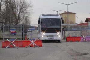 Alaattin &Ccedil;akıcı annesinin cenazesi i&ccedil;in G&uuml;ltepe'de