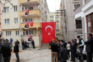 Bursa Mudanya şehidine ağlıyor