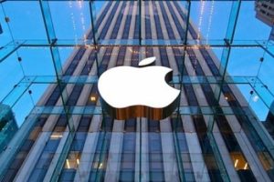 Apple, Samsung'a yine fark attı!
