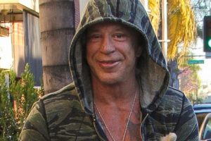 Mickey Rourke tanınmaz halde...