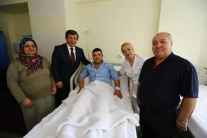 Davutoğlu, saldırıda yaralananları GATA'da ziyaret etti