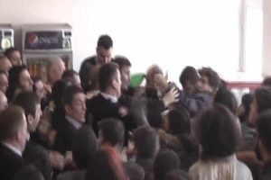 Anadolu &Uuml;niversitesi'nde afiş arbedesi