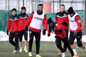Gen&ccedil;lerbirliği Beşiktaş ma&ccedil;ı hazırlıklarını eksik s&uuml;rd&uuml;rd&uuml;