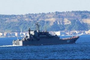 Rus savaş gemileri peş peşe &Ccedil;anakkale Boğazı'ndan ge&ccedil;ti
