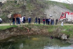 Kazı yaparken g&ouml;lette ceset buldular