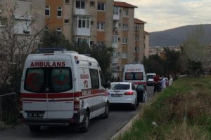 Haberi evlerinin &ouml;n&uuml;nde aldılar